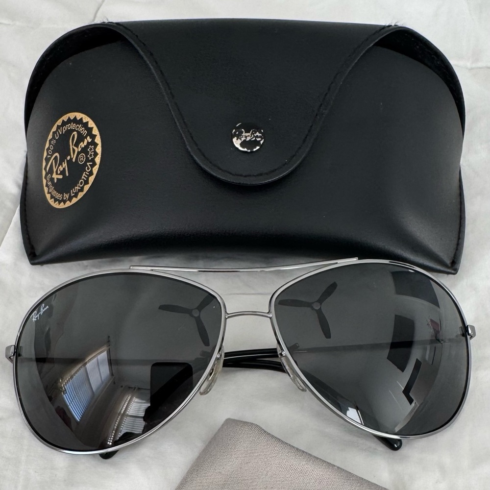 Ray-Ban Silver Aviator Sunglasses with Black Case